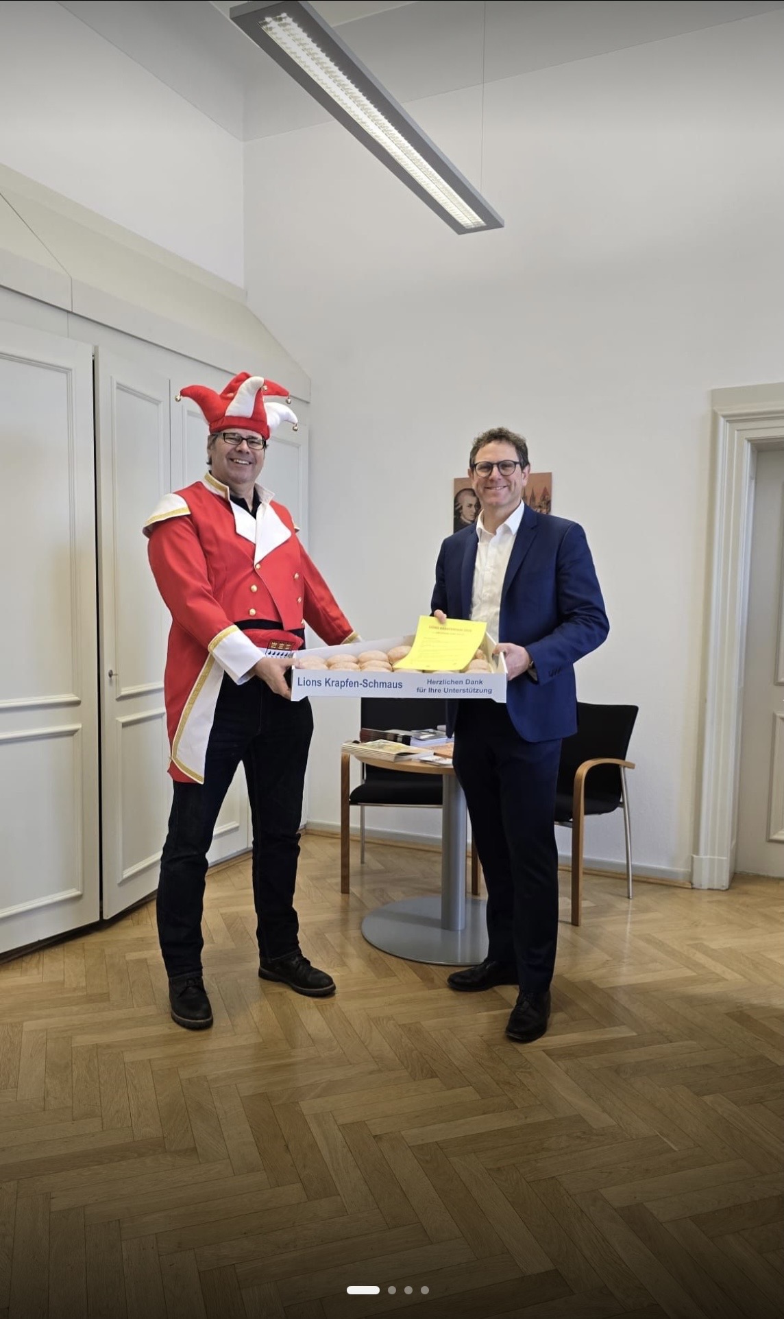 Übergabe der Krapfen