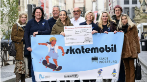 Übergabe Spendenscheck
